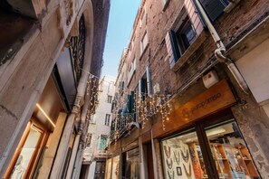 Exterior detail - GuestHost - St. Mark's Square Cozy Retreat with Terrace (Venezia)