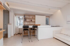 TV - GuestHost - St. Mark's Square Cozy Retreat with Terrace (Venezia)