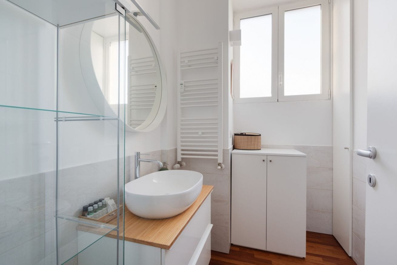 Doccia, asciugacapelli, bidet, asciugamani