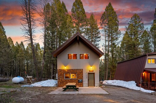 Cozy Cabin w/ Foosball + Fire Pit | 40 Mins to YNP