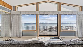 7 makuuhuonetta, työpöytä, silitysrauta/-lauta, vauvan matkasänky