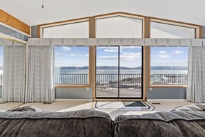 7 chambres, bureau, fer et planche Ă  repasser, lit parapluie