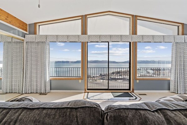 8 bedrooms, desk, iron/ironing board, travel crib - Views-Hot Tub-Sauna-Game room-Sleeps 50-7000 Sq ft (Garden City)