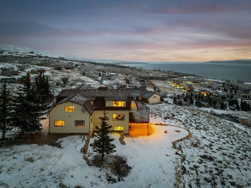 Views-Hot Tub-Sauna-Game room-Sleeps 50-7000 Sq ft