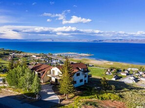 Exterior - Views-Hot Tub-Sauna-Game room-Sleeps 50-7000 Sq ft (Garden City)