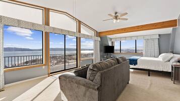 7 Schlafzimmer, Schreibtisch, Bügeleisen/Bügelbrett, Reisekinderbett