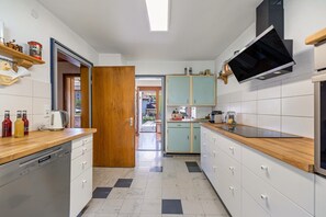 Kühlschrank, Ofen, Herdplatte, Geschirrspüler