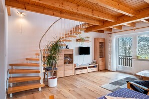 Interior - Holiday Apartment 'Berghofblick' with Shared Garden, Balcony and Wi-Fi (Titisee-Neustadt)