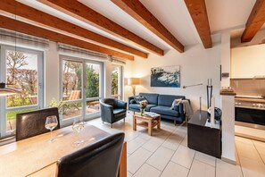 TV, fireplace, DVD player, stereo - Holiday Home 'Mit Sauna Und Kamin' with Shared Terrace and Private Garden (Bad Doberan)