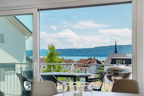 Ferienhaus Aura Obergeschoß mit Seesicht, Alpenblick, Balkone, Garten und Wi-Fi