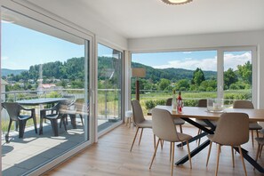 Dining - Holiday Home 'Aura Gesamt' with Private Terrace, Private Garden and Wi-Fi (Bodman-Ludwigshafen)