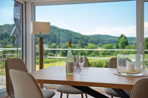 Dining - Aura Holiday Home with Lake View, Alpine Panorama, Terrace, Balconies, Garden & Wi-Fi (Bodman-Ludwigshafen)