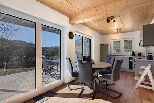Ferienwohnung 'Bauernhof' mit Bergblick, privater Terrasse und Wi-Fi