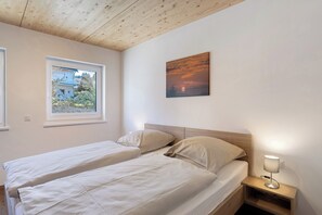 3 bedrooms, free WiFi, bed sheets