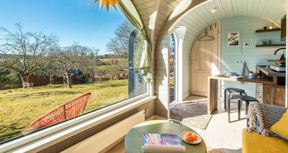 Tiny Home 'Stall Und Sterne - Kleiner Wagen' with Mountain View, Private Terrace and Wi-Fi