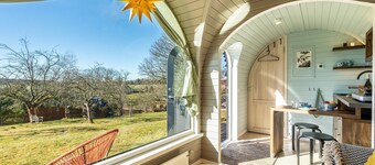 Tiny Home 'Stall Und Sterne - Kleiner Wagen' with Mountain View, Private Terrace and Wi-Fi