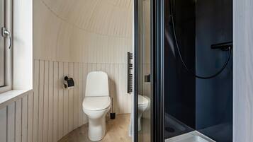 Een douche, handdoeken