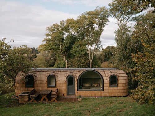 Tiny Home 'Stall Und Sterne - Großer Wagen' with Private Terrace, Shared Garden and Wi-Fi