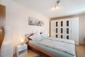 1 bedroom, free WiFi, bed sheets