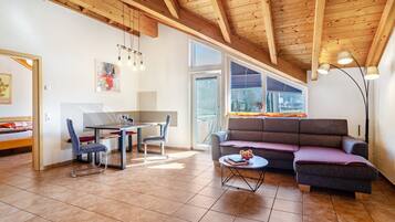 TV, DVD player, ping pong, stereo