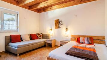 2 bedrooms, free WiFi, bed sheets