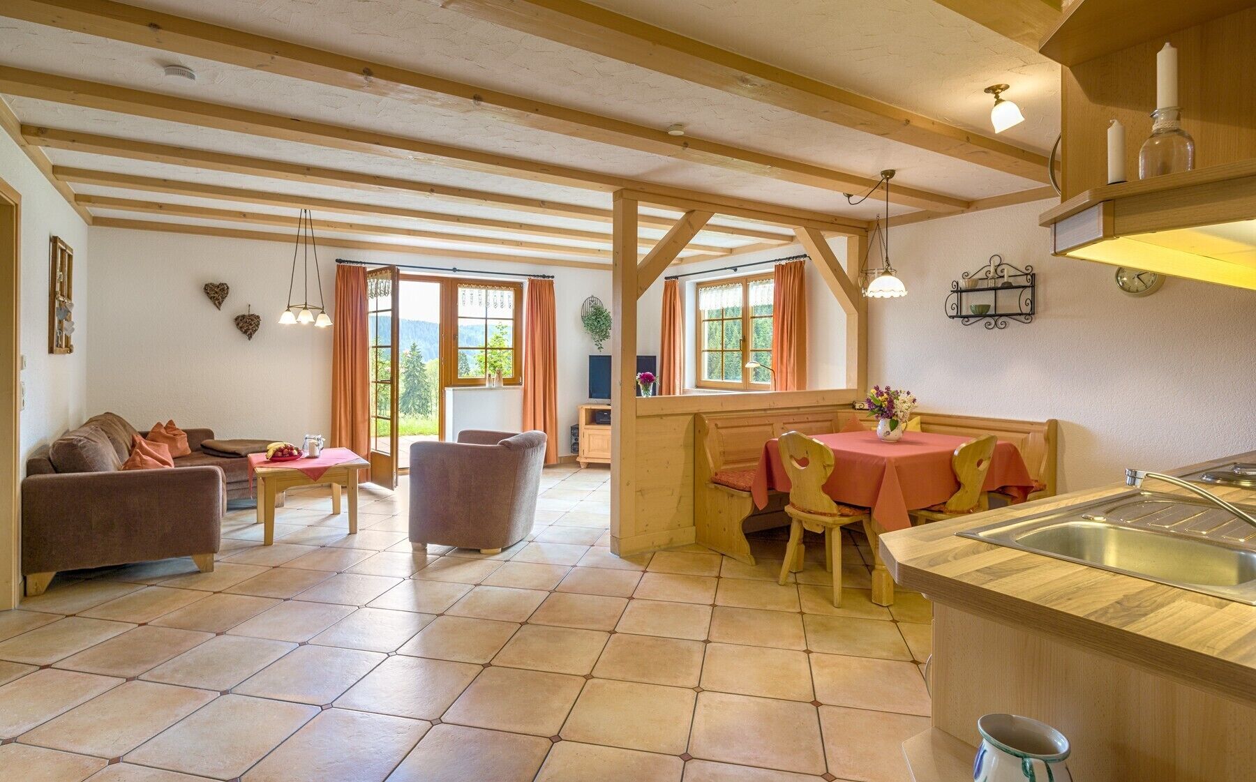 Téléviseur, table de ping-pong, chaîne audio