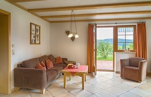 TV, tavolo da ping pong, impianto stereo