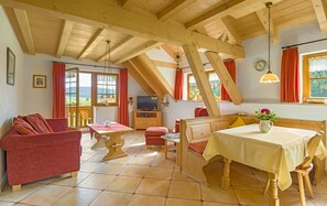 TV, ping pong, stereo - Apartment 'Fichte' with Shared Garden, Balcony and Wi-Fi (Titisee-Neustadt)