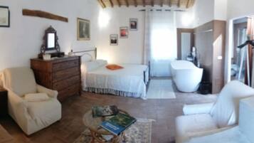 3 bedrooms, iron/ironing board, travel crib, WiFi