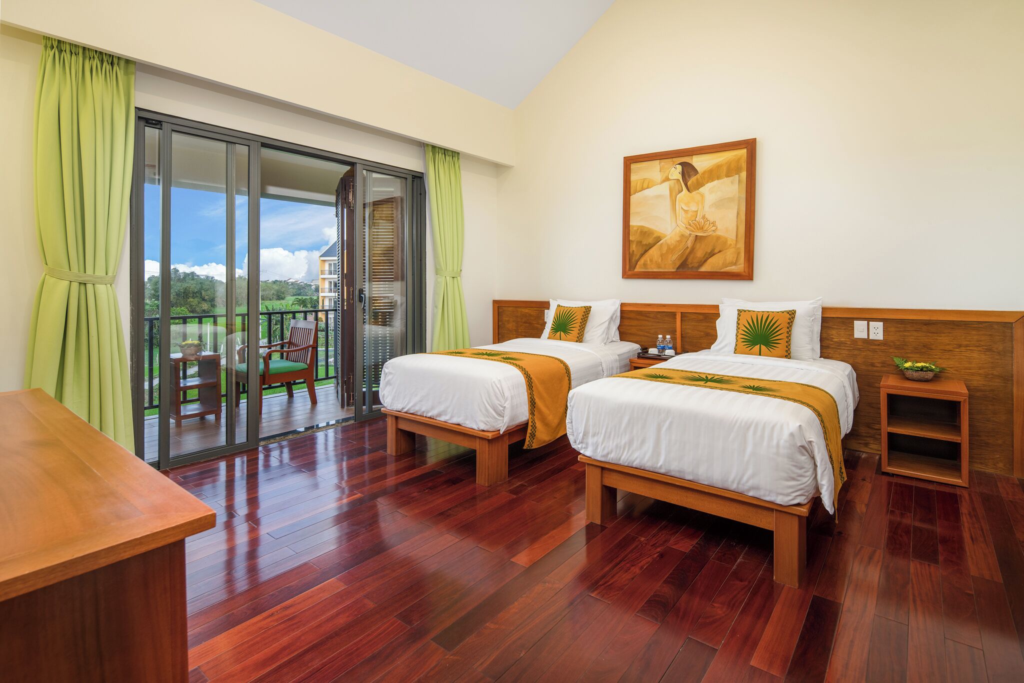 5 bedrooms, desk, WiFi