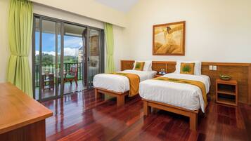 5 bedrooms, desk, WiFi