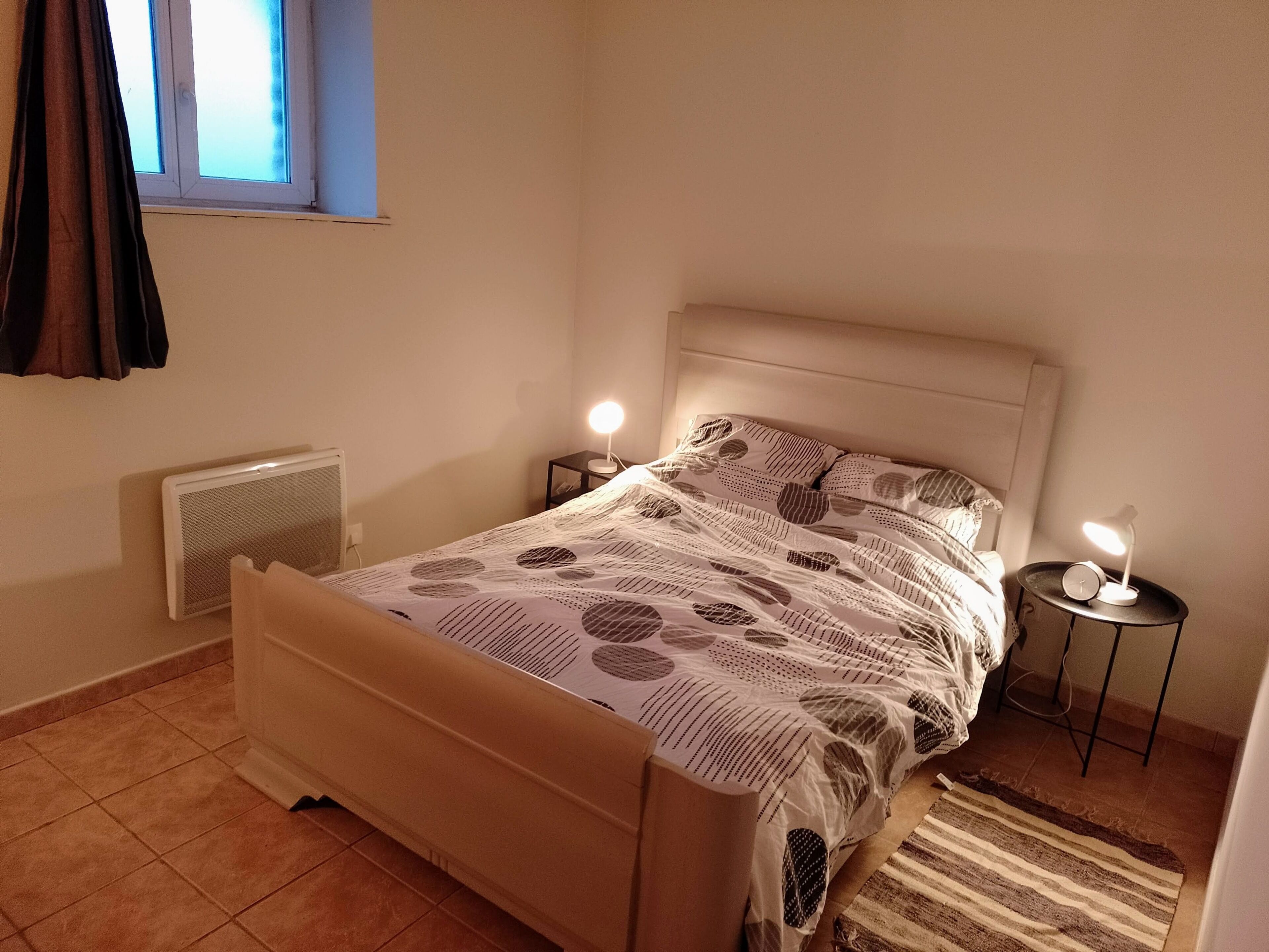 1 chambre, fer et planche à repasser, Wi-Fi gratuit, draps fournis