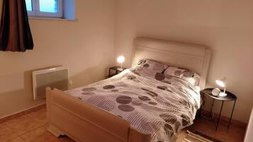 1 chambre, fer et planche Ă repasser, Wi-Fi gratuit, draps fournis