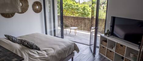 3 habitaciones, tabla de planchar con plancha, wifi y ropa de cama