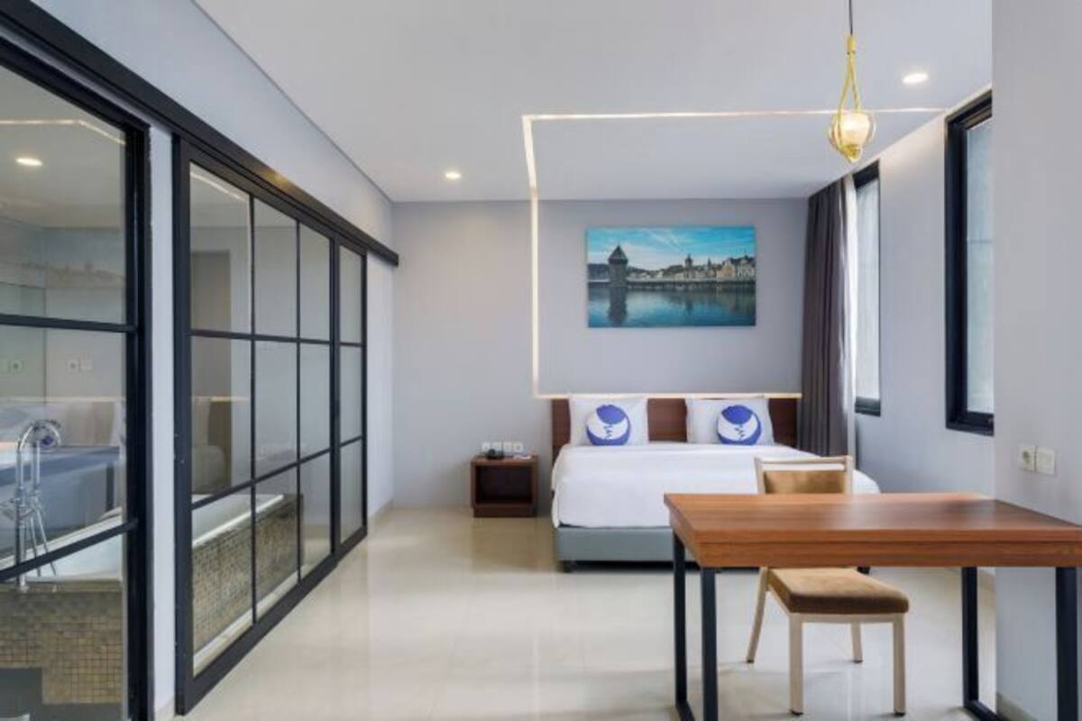 In-room safe, desk, iron/ironing board, free WiFi