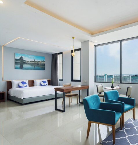 Fox Lite Hotel Cikarang