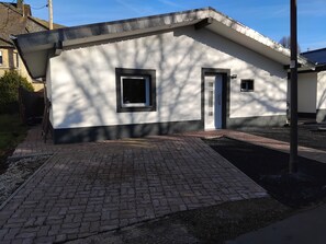 Exterior - Cozy bungalow for 4 people in the beautiful Hunsrück (Morbach)