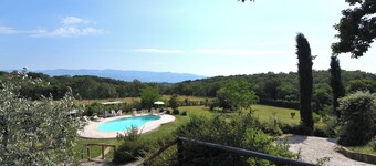 Villa Bella Lisa in Chianti with Pool+Jacuzzi!