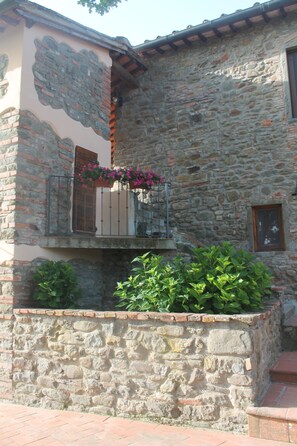 Exterior detail - Villa Bella Lisa in Chianti with Pool+Jacuzzi! (Toscana)