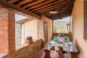 تناول الطعام بالخارج