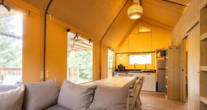 Tente de vacances en bois pour 8 personnes