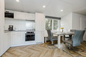 Private kitchen - Relaxing Apartment With Jacuzzi (Turnhout)