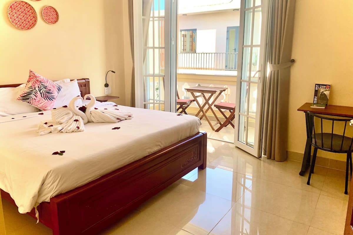 Egyptian cotton sheets, premium bedding, minibar, in-room safe
