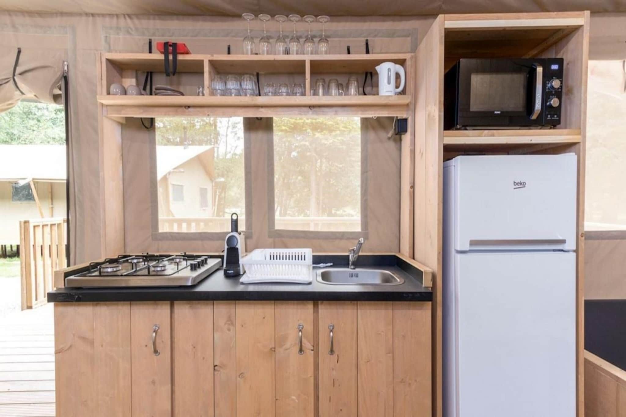 Réfrigérateur, micro-ondes, plaque de cuisson, cafetière/bouilloire