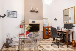 Reception - The Five Oscars Inn (Rome)