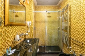 102 - Standard Room | Bathroom