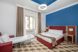 101 Deluxe Room | In-room safe, iron/ironing board, free cribs/infant beds, free WiFi - The Five Oscars Inn (Rome)