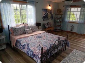 Rideaux occultants, fer et planche à repasser, Wi-Fi gratuit