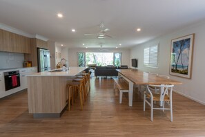 Private kitchen - Driftwood on Home Beach Absolute Beachfront (Point Lookout)