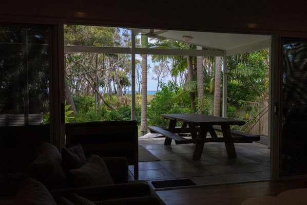 Outdoor dining - Driftwood on Home Beach Absolute Beachfront (Point Lookout)